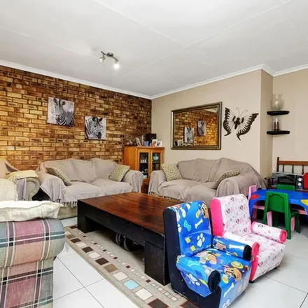 Rent this 3 bed townhouse on Livigno in Radiokop, Roodepoort