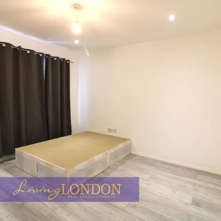 Image 5 - Town Road, Lower Edmonton, London, N9 0RR, United Kingdom - Townhouse for rent