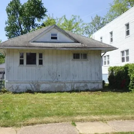 Buy this 2 bed house on 335 Linden Avenue in Woodlynne, Camden County