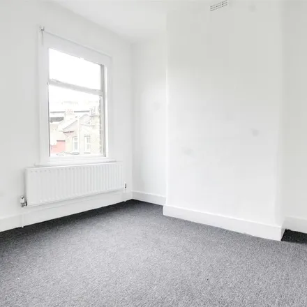 Image 5 - Leopold Road, Upper Edmonton, London, N18 2DY, United Kingdom - Apartment for rent