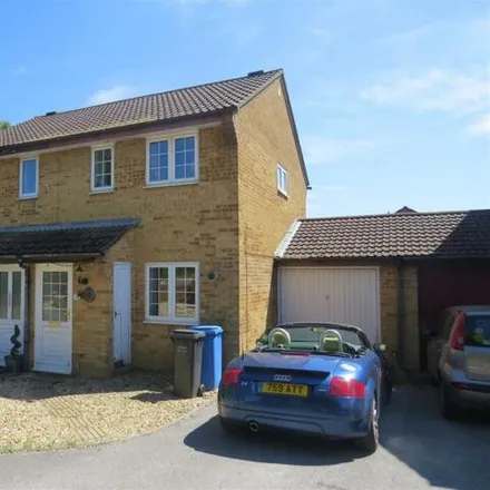 Rent this 2 bed duplex on unnamed road in Bournemouth, Christchurch and Poole