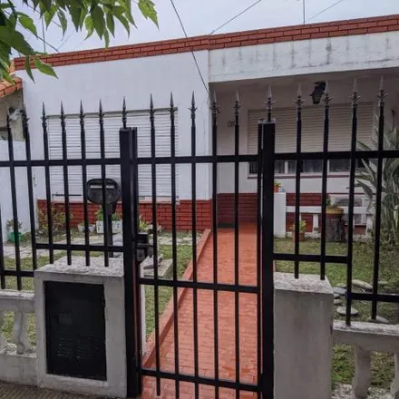 Buy this 4 bed house on Entre Ríos 1739 in Partido de La Matanza, San Justo