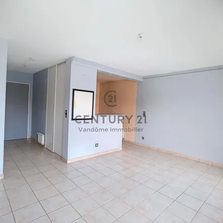 Rent this 2 bed apartment on 32 Rue Saint-lazare in 60800 Crépy-en-Valois, France