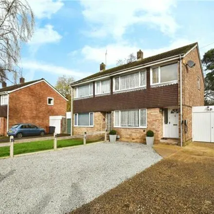 Buy this 3 bed duplex on Linden Walk in North Baddesley, SO52 9DH