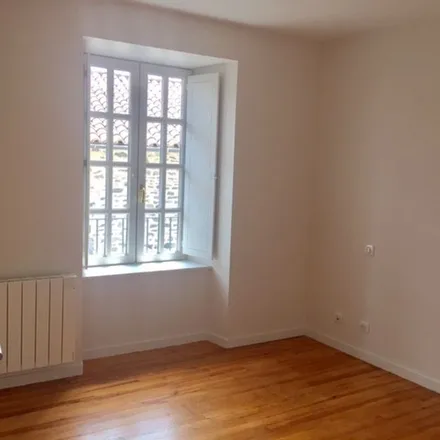 Rent this 3 bed apartment on 9 Avenue du 11 Novembre in 15100 Saint-Flour, France