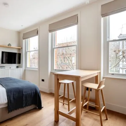 Rent this studio apartment on 38 Philbeach Gardens in London, SW5 9EZ