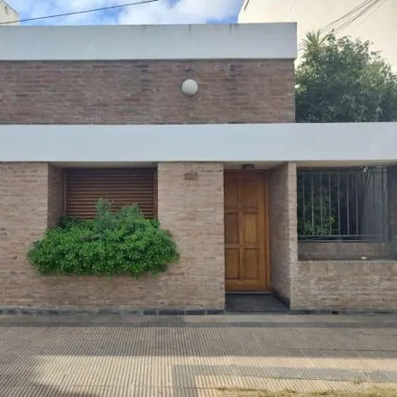 Rent this 3 bed house on Avenida 25 94 in Partido de La Plata, 1900 La Plata