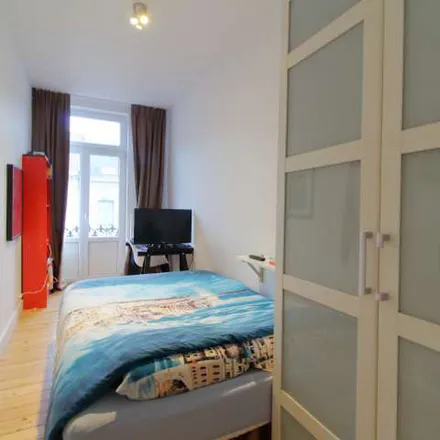 Rent this 6 bed apartment on Avenue des Gaulois - Galliërslaan in 1040 Etterbeek, Belgium