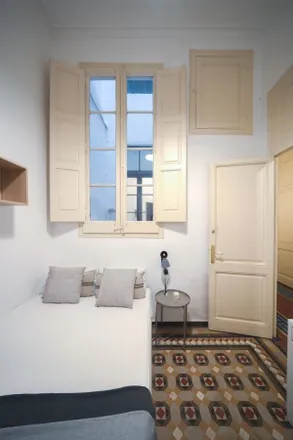 Rent this 3 bed room on La Dentellière in Carrer Ample, 26