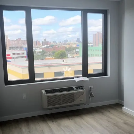 Rent this 2 bed apartment on 567 Courtlandt Avenue in New York, NY 10451