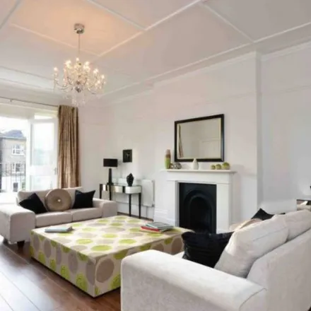 Rent this 4 bed apartment on Belsize Square in London, NW3 4HL