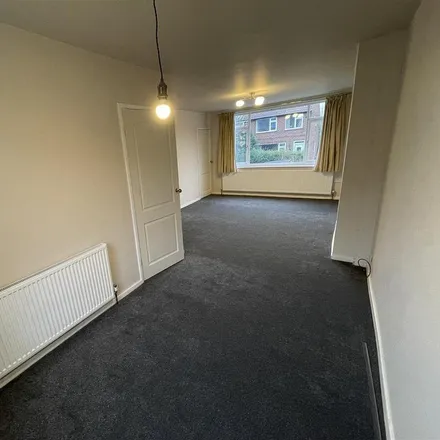 Image 2 - 11 Springfield Gardens, Horsforth, LS18 5DW, United Kingdom - Townhouse for rent