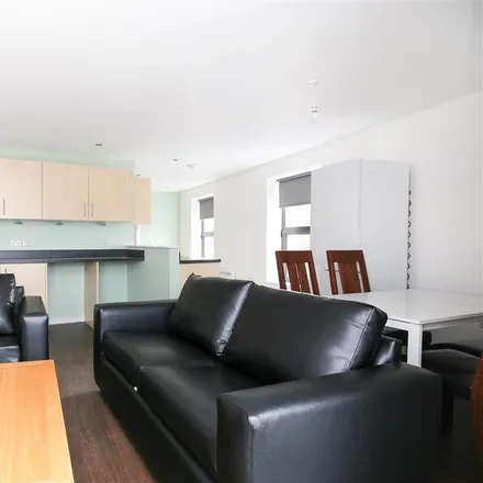 Image 2 - Greggs, Warton Terrace, Newcastle upon Tyne, NE6 5LS, United Kingdom - Apartment for rent