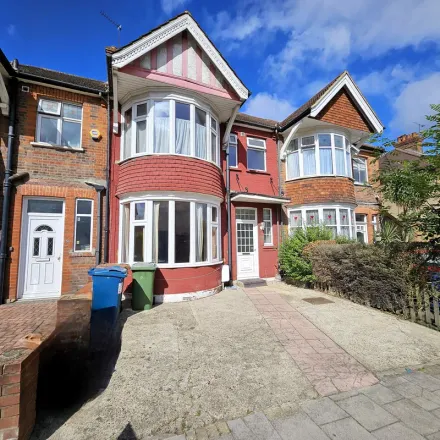 Rent this 4 bed apartment on Harrow View in London, HA1 4TL