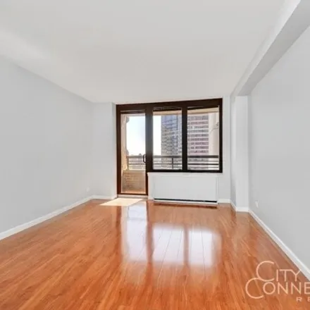Image 3 - The Corinthian, 330 East 38th Street, New York, NY 10016, USA - House for rent