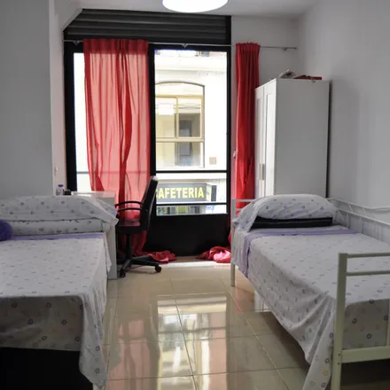 Rent this 6 bed room on Multiópticas in Gran Vía, 15