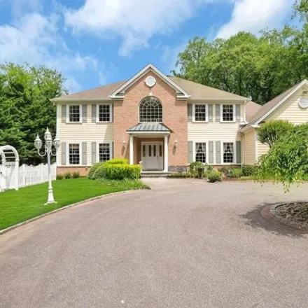 Buy this 5 bed house on 3 Kaintuck Lane in Locust Valley, Oyster Bay