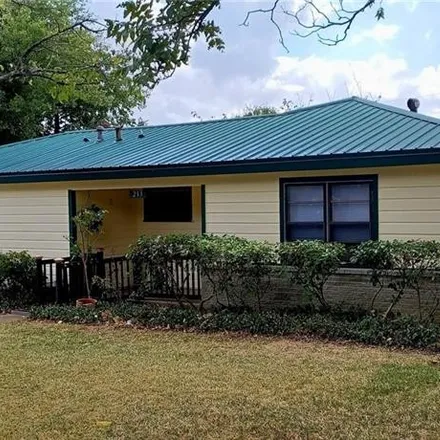 Buy this 4 bed house on 213 East Young Avenue in Temple, TX 76501
