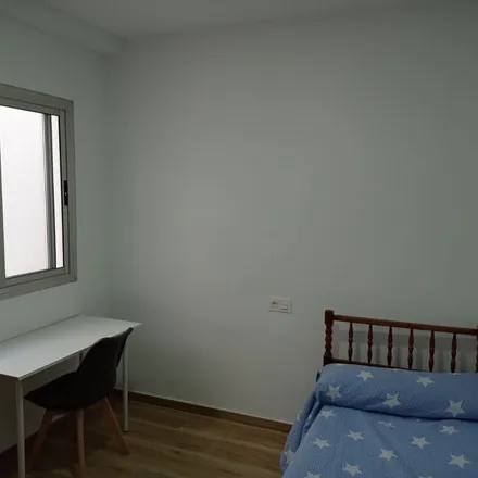 Rent this 4 bed apartment on Farmacia Sánchez Molina in Calle Emperatriz Eugenia, 22