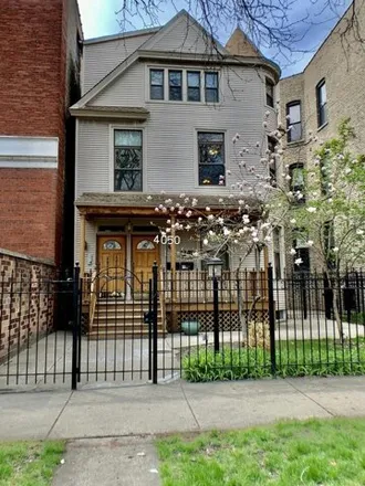 Buy this 8 bed house on 4050 North Hermitage Avenue in Chicago, IL 60613