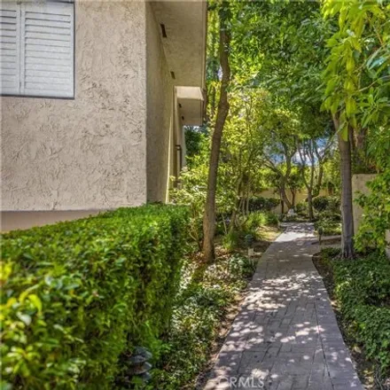 Image 3 - Shoup Avenue, Los Angeles, CA 91367, USA - Townhouse for sale