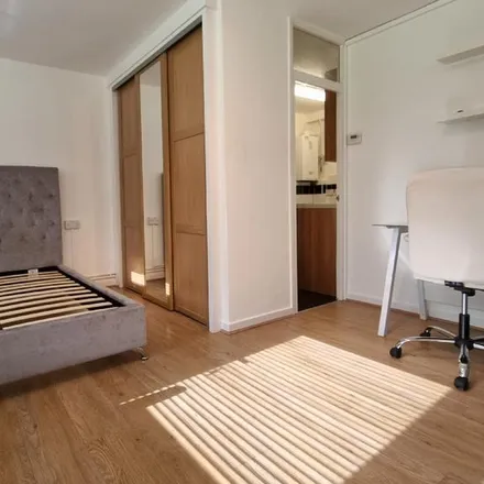 Rent this studio apartment on Old Market Square in London, E2 7PW
