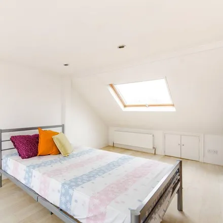 Image 7 - 11 Merton Hall Road, London, SW19 3PP, United Kingdom - House for rent