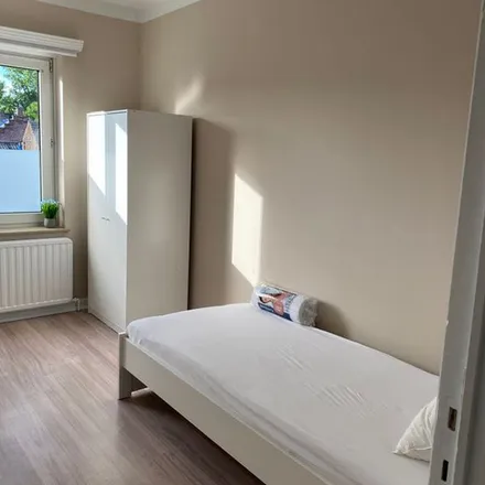 Image 2 - Rue Edmond Yernaux, 6061 Charleroi, Belgium - Apartment for rent