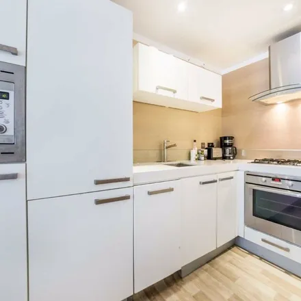 Rent this 2 bed apartment on Samuel Findings in Hatton Place, London