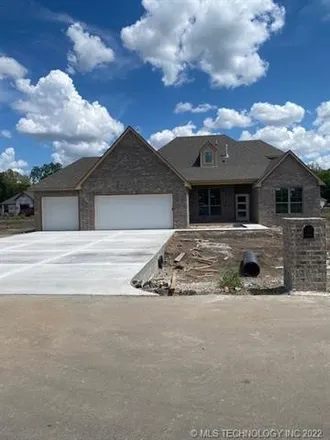 Buy this 4 bed house on 6600 Castle Court in Bartlesville, OK 74006