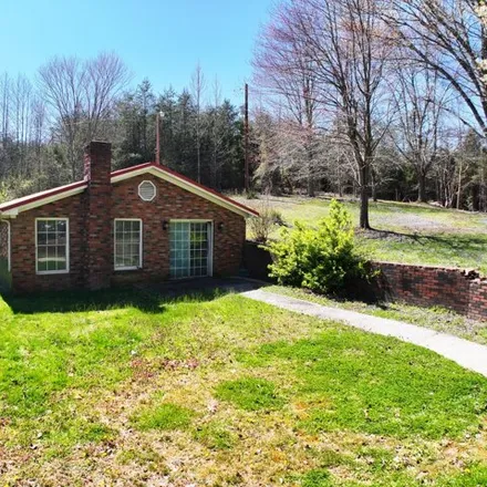 Buy this 3 bed house on 3099 Spout Springs Road in Kimbrell, Estill County