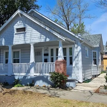 Buy this 5 bed house on W Street X Street Alley in Sacramento, CA 95817
