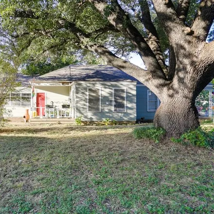 Buy this 4 bed house on 601 Harrisdale Avenue in River Oaks, Tarrant County