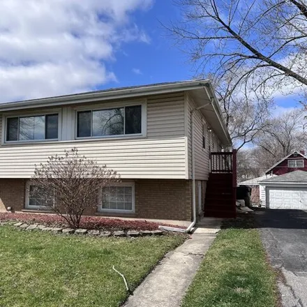 Buy this 5 bed house on 16942 Old Elm Drive in Country Club Hills, IL 60478