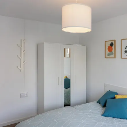 Rent this 5 bed room on El Hotelito in Travessera de Collblanc, 08904 l'Hospitalet de Llobregat