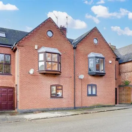 Buy this 3 bed townhouse on The Propatulum in Lenton Avenue, Nottingham