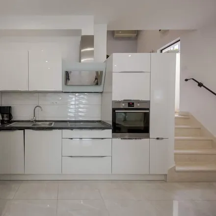 Rent this 2 bed apartment on 21223 Okrug Gornji