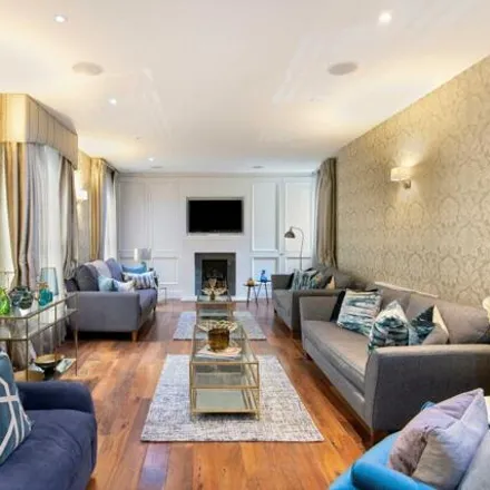 Rent this 8 bed townhouse on 28 Charles Street in London, W1J 5DZ