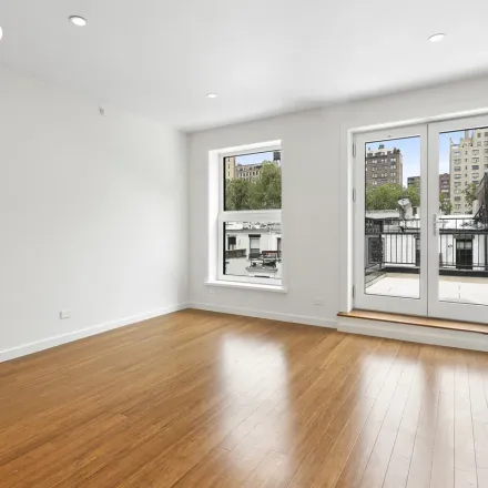 Rent this 4 bed townhouse on 11A West 94th Street in New York, NY 10025