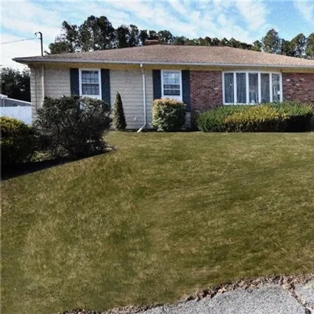 Buy this 3 bed house on 72 Oakhurst Drive in Smithfield, RI 02828