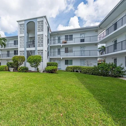 Buy this 2 bed condo on 3400 14th Street North in Collier County, FL 34103