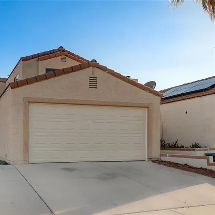 Buy this 3 bed loft on 8245 Abercrombe Way in Las Vegas, NV 89145