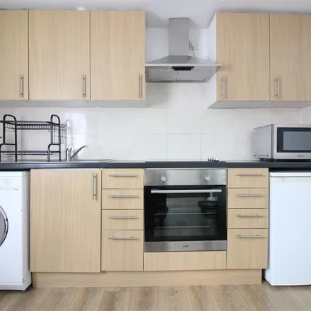 Image 2 - Hounslow Junction, Conway Road, London, TW4 5LR, United Kingdom - Apartment for rent