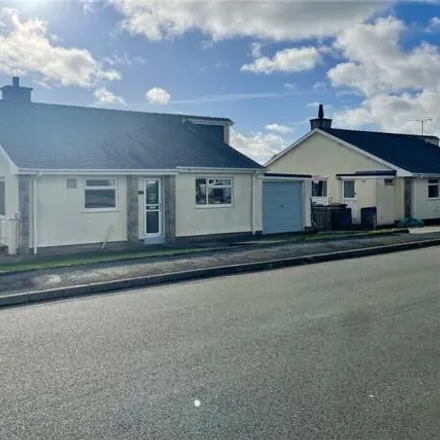 Buy this 3 bed house on Lon Ty'r Gof in Y Ffor, LL53 6UF