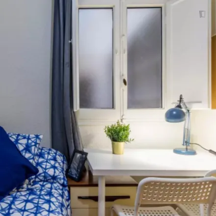 Rent this 5 bed room on blanc-markt in Plaça de Polo de Bernabé, 6