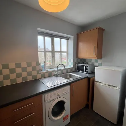 Image 5 - Knaresborough Court, Bletchley, MK3 7DS, United Kingdom - Apartment for rent