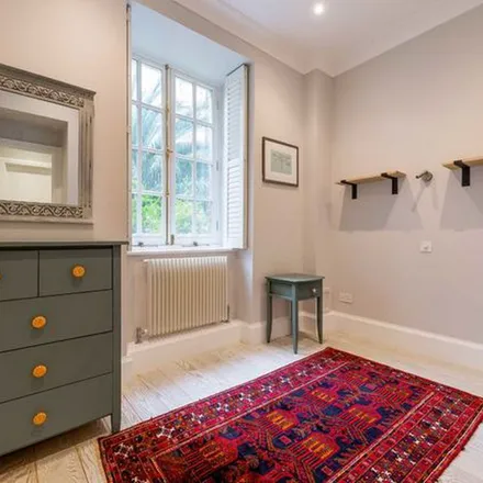 Rent this 3 bed apartment on 1a Children's Centre in Laystall Street, London