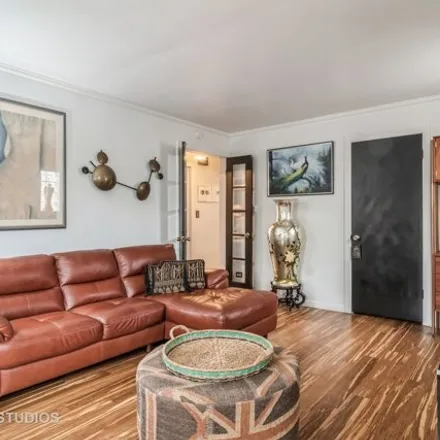 Image 4 - 4015 West Crystal Street, Chicago, IL 60651, USA - House for sale