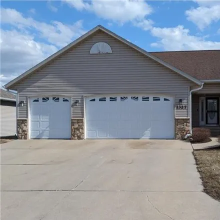 Buy this 4 bed house on 1332 Sherwood Street Southeast in Hutchinson, MN 55350