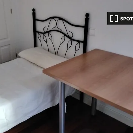 Rent this 3 bed room on Laboral Kutxa in Calle de la Fuente, 13